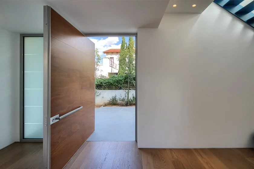 Porte De Sécurité Pivotante En Bois – Image 4