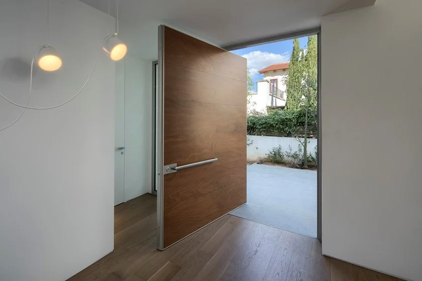 Porte De Sécurité Pivotante En Bois – Image 5